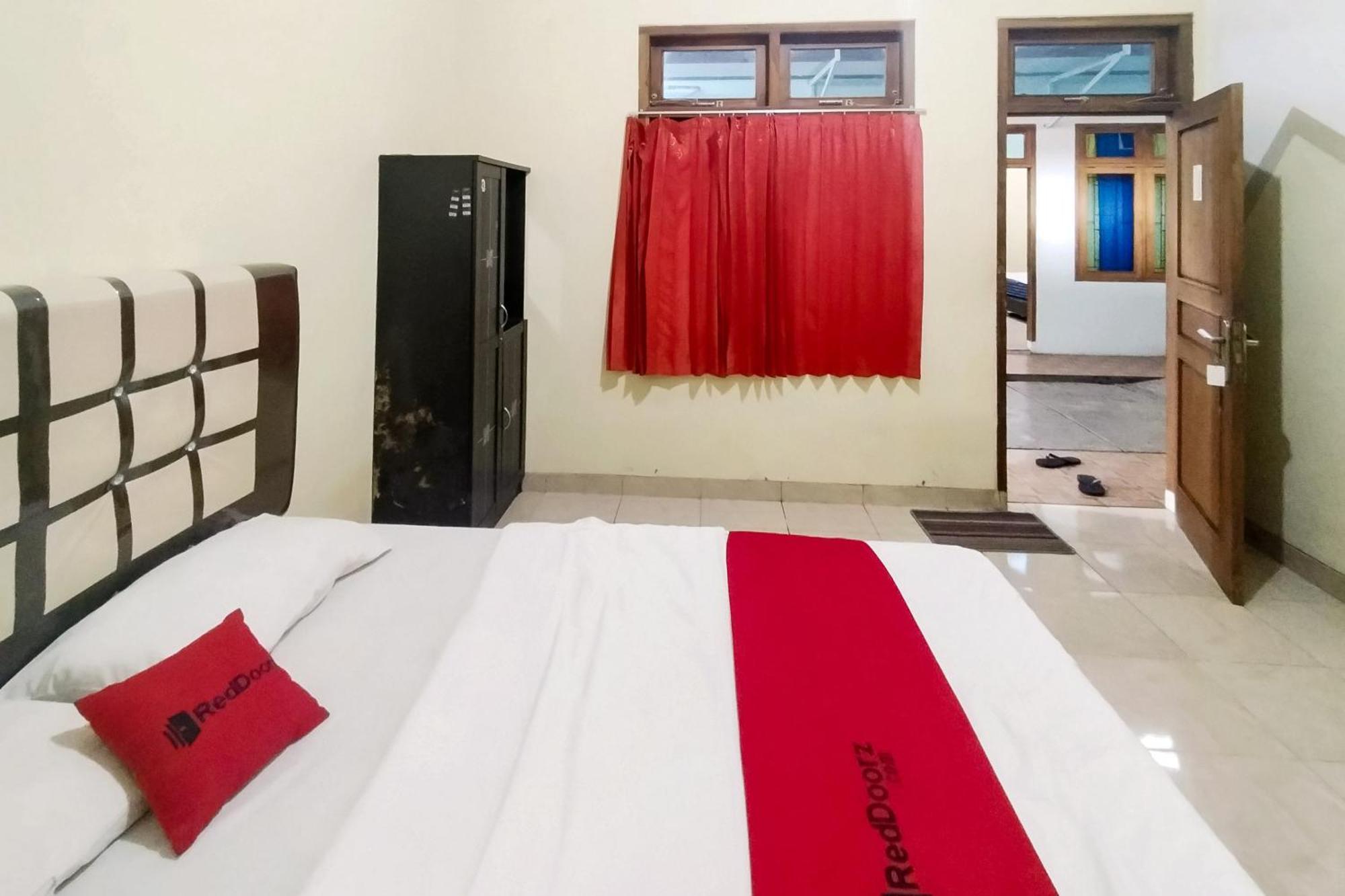 Reddoorz At Guesthouse Oemah Opa Metro Lampung Bagian luar foto